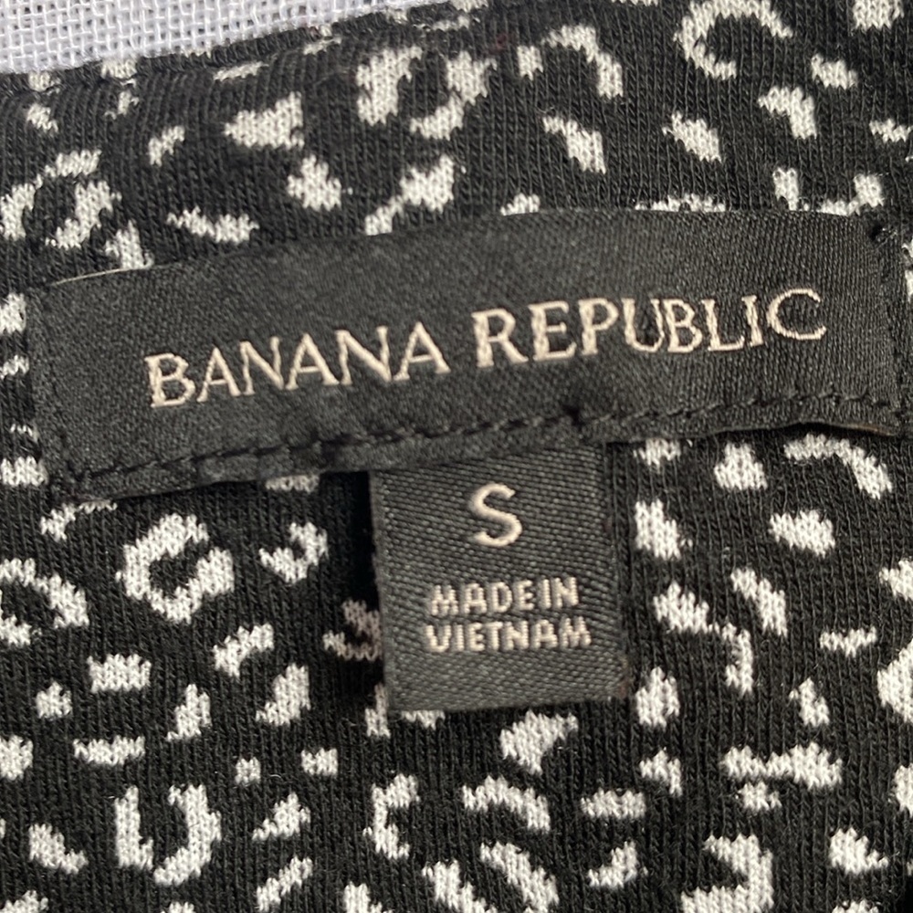 Banana Republic sleeveless top in cheetah print. - Picture 5 of 11